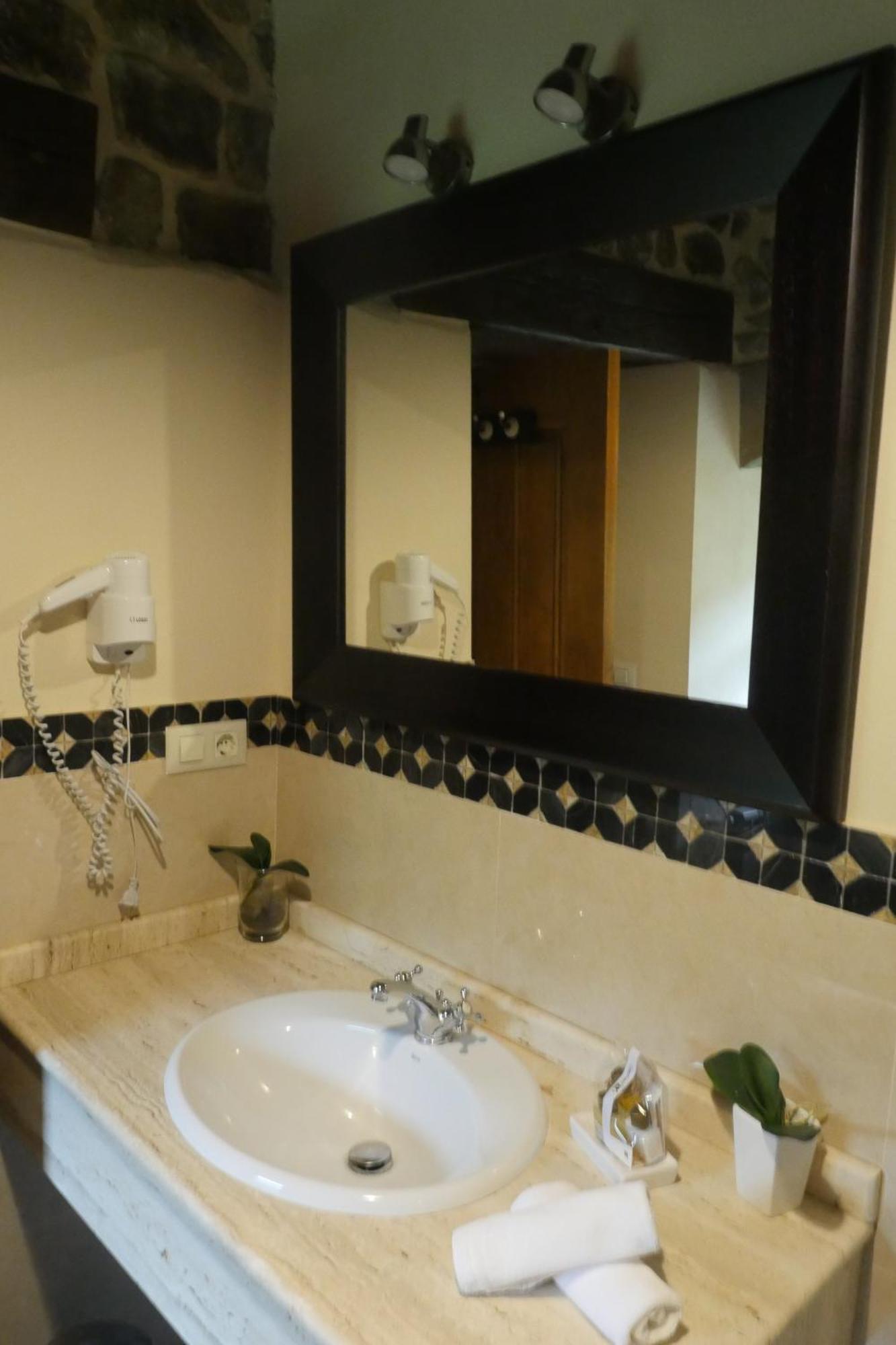 Hotel Palacio La Cajiga Abandames エクステリア 写真